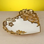 Altın rengi kalp şeklinde dekoratif tabak ve kase modeli